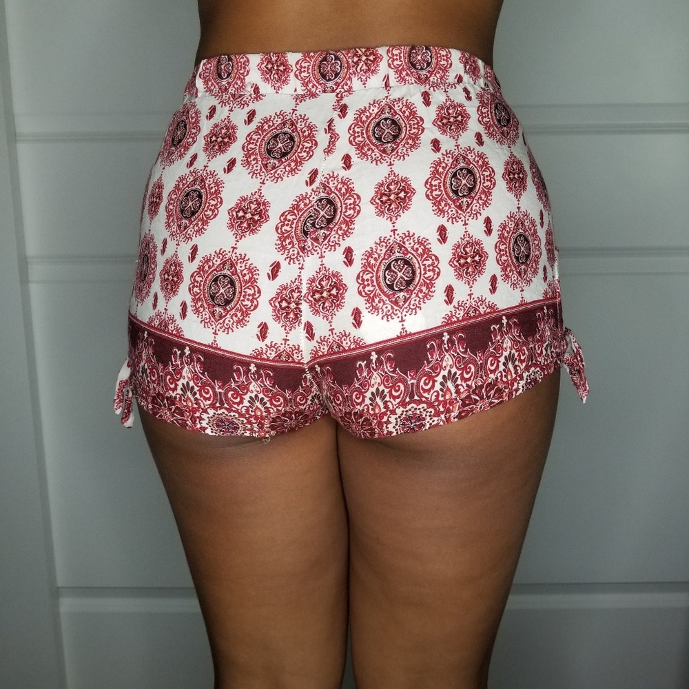 SOLD | Pattern shorts - Picture 3 of 3
